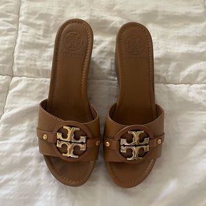 Tory Burch Leather Wedge Sandals 🤎